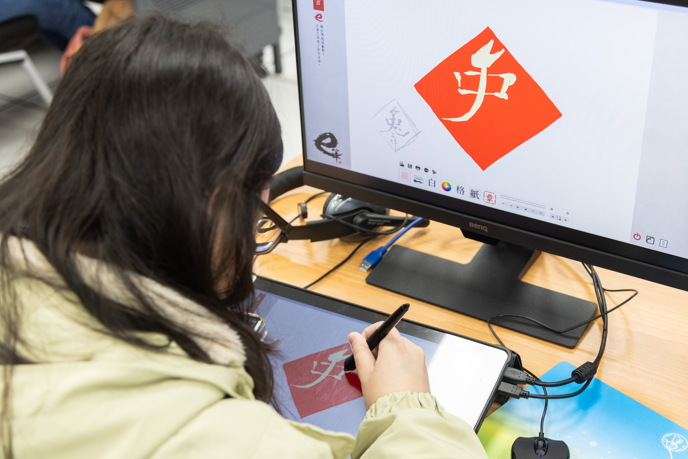 ViewSonic ID1330 手寫液晶顯示器讓學生「所寫即所見」的寫好每一筆畫,快速上手數位書法,引領更多學生愛上書畫。